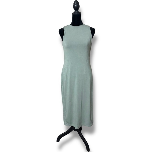 Stylish NWT Green Sleeveless Crewneck Sheath Style Bodycon Midi Dress - Picture 2 of 15